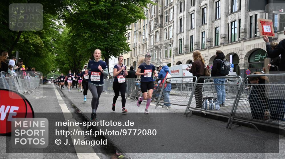 14.06.2026 - REWE Women's Run J. Mangold http://msf.ph/oto/9772080 14.06.2026 10:00:20 Ziel 10030, 10210, 10433, 10466, 10677, 10709, 11101, 11255, 11518 meine-sportfotos.de