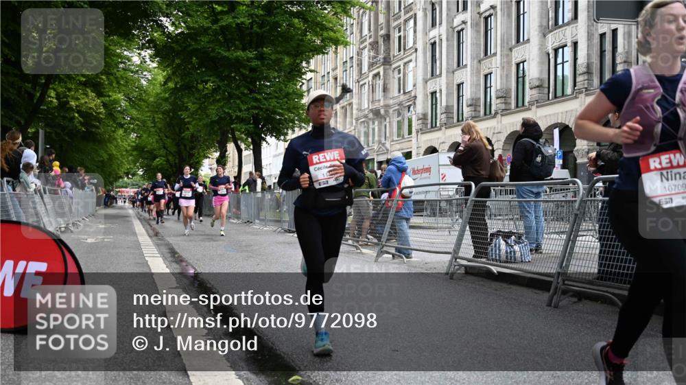 14.06.2026 - REWE Women's Run J. Mangold http://msf.ph/oto/9772098 14.06.2026 10:00:22 Ziel 10030, 10042, 10043, 10210, 10433, 10709, 11101 meine-sportfotos.de