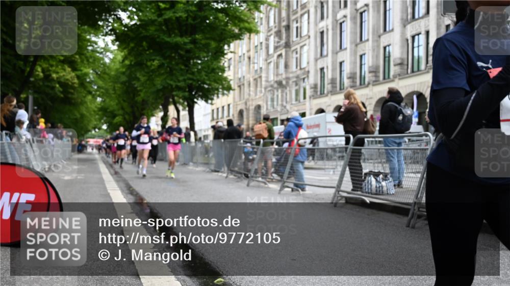 14.06.2026 - REWE Women's Run J. Mangold http://msf.ph/oto/9772105 14.06.2026 10:00:23 Ziel 10042, 10043, 10210, 10433, 10709, 11101, 11229, 11278 meine-sportfotos.de