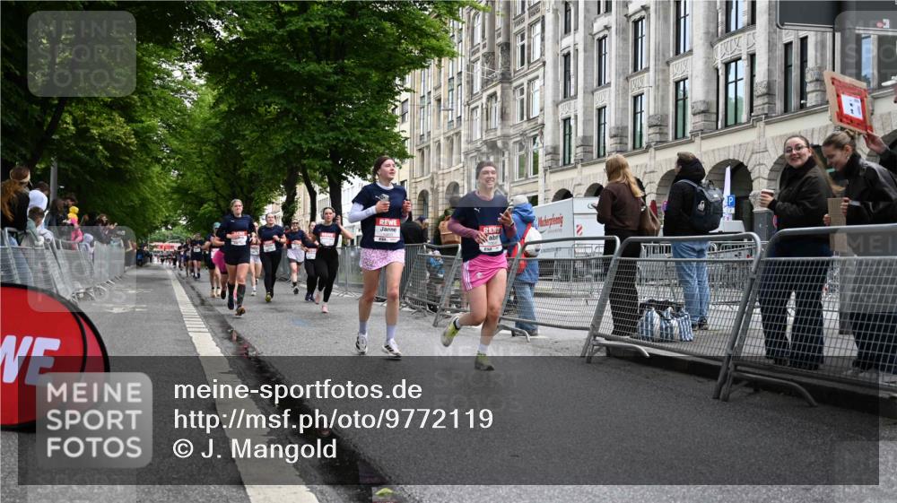 14.06.2026 - REWE Women's Run J. Mangold http://msf.ph/oto/9772119 14.06.2026 10:00:26 Ziel 10042, 10043, 10101, 10198, 10905, 11101, 11205, 11229, 11278, 11324, 11493 meine-sportfotos.de