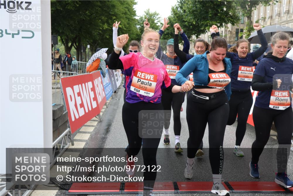 14.06.2026 - REWE Women's Run Strokosch-Dieckow http://msf.ph/oto/9772122 14.06.2026 11:10:04 Ziel 5060, 5061, 5063, 5145, 5197, 5246, 5472, 5533, 5559, 5770, 5855, 5902, 5926 meine-sportfotos.de