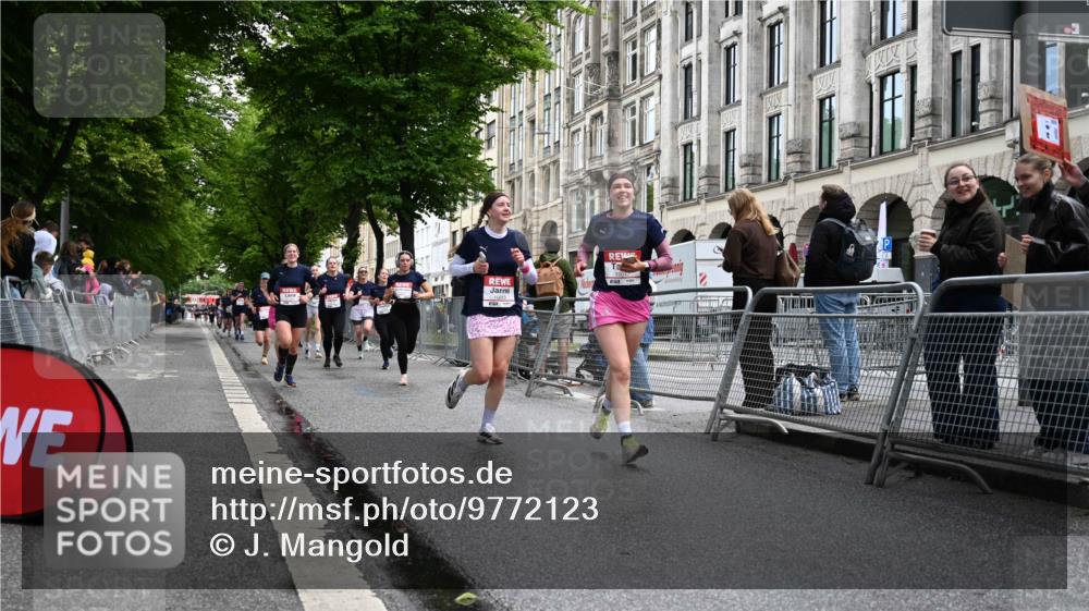 14.06.2026 - REWE Women's Run J. Mangold http://msf.ph/oto/9772123 14.06.2026 10:00:26 Ziel 10042, 10043, 10101, 10198, 10905, 11101, 11205, 11229, 11278, 11324, 11493 meine-sportfotos.de