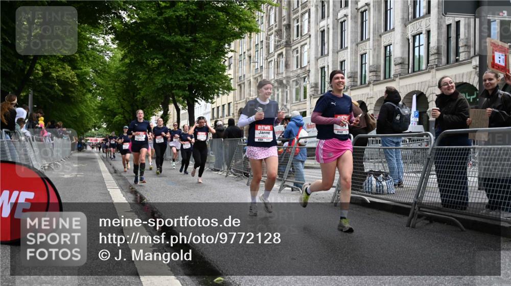 14.06.2026 - REWE Women's Run J. Mangold http://msf.ph/oto/9772128 14.06.2026 10:00:26 Ziel 10042, 10043, 10101, 10198, 10905, 11101, 11205, 11229, 11278, 11324, 11493 meine-sportfotos.de