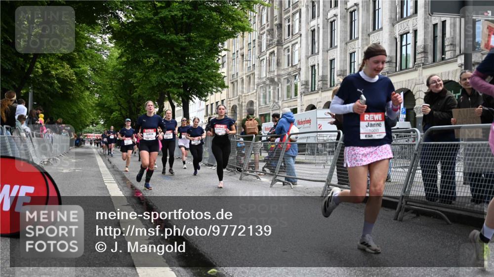 14.06.2026 - REWE Women's Run J. Mangold http://msf.ph/oto/9772139 14.06.2026 10:00:27 Ziel 10042, 10043, 10101, 10198, 10905, 11205, 11229, 11278, 11324, 11422, 11493 meine-sportfotos.de