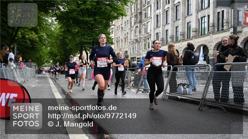 14.06.2026 - REWE Women's Run J. Mangold http://msf.ph/oto/9772149 14.06.2026 10:00:29 Ziel 10042, 10043, 10101, 10198, 10905, 11205, 11229, 11278, 11324, 11422, 11493 meine-sportfotos.de