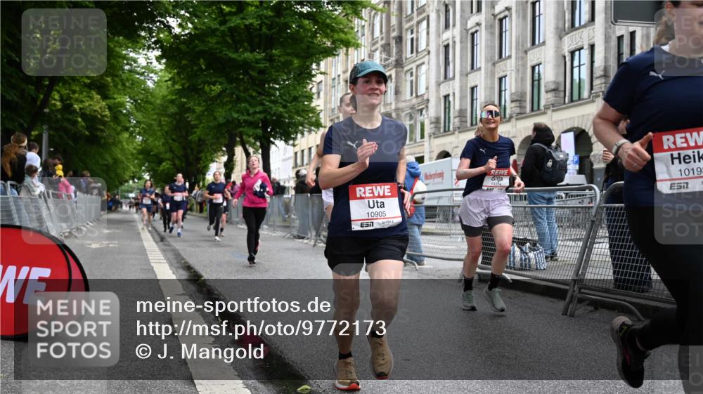 14.06.2026 - REWE Women's Run J. Mangold http://msf.ph/oto/9772173 14.06.2026 10:00:31 Ziel 10042, 10043, 10101, 10198, 10454, 10905, 11205, 11229, 11278, 11324, 11422, 11493 meine-sportfotos.de