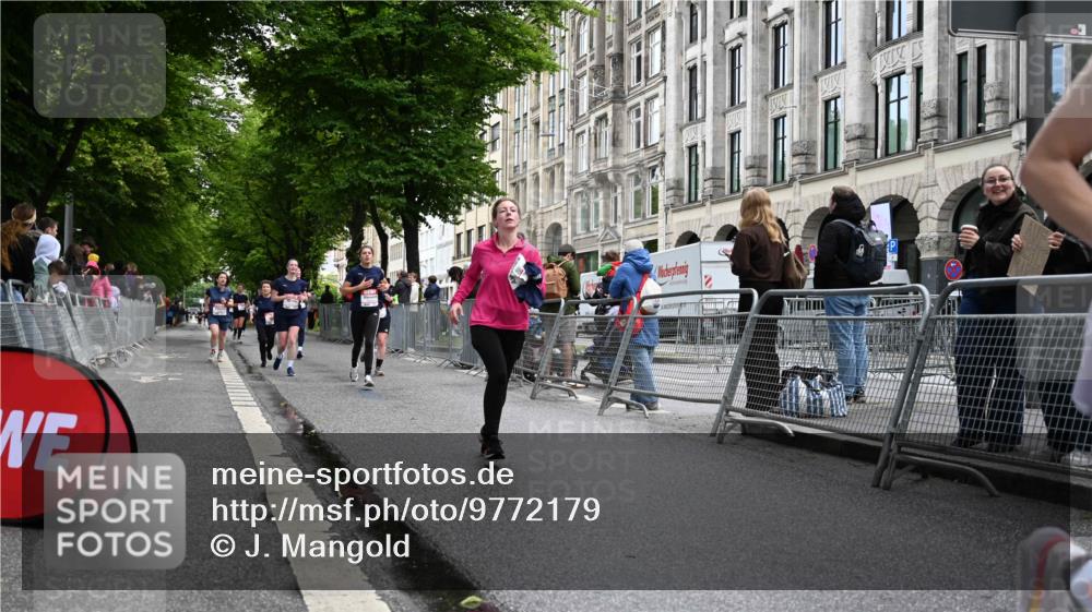 14.06.2026 - REWE Women's Run J. Mangold http://msf.ph/oto/9772179 14.06.2026 10:00:32 Ziel 10101, 10188, 10198, 10454, 10594, 10905, 11205, 11229, 11278, 11324, 11422, 11493 meine-sportfotos.de