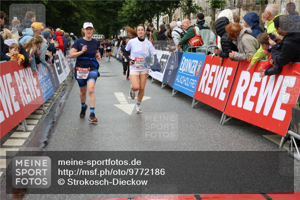 14.06.2026 - REWE Women's Run Strokosch-Dieckow http://msf.ph/oto/9772186 14.06.2026 09:54:40 Ziel 10099, 10299, 10392, 10440, 10704, 10806, 10986, 11368, 11499 meine-sportfotos.de
