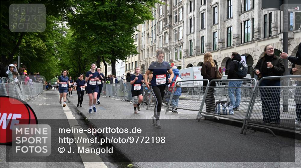 14.06.2026 - REWE Women's Run J. Mangold http://msf.ph/oto/9772198 14.06.2026 10:00:35 Ziel 10188, 10454, 10594, 10613, 10805, 10905, 11324, 11422, 11483, 11493 meine-sportfotos.de