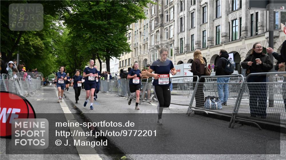 14.06.2026 - REWE Women's Run J. Mangold http://msf.ph/oto/9772201 14.06.2026 10:00:35 Ziel 10188, 10454, 10594, 10613, 10805, 10905, 11324, 11422, 11483, 11493 meine-sportfotos.de