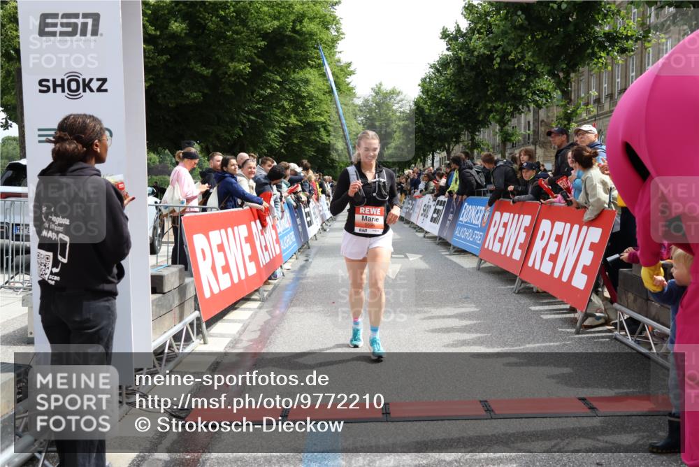 14.06.2026 - REWE Women's Run Strokosch-Dieckow http://msf.ph/oto/9772210 14.06.2026 10:55:40 Ziel 5287, 5308, 5695, 5702, 6069 meine-sportfotos.de