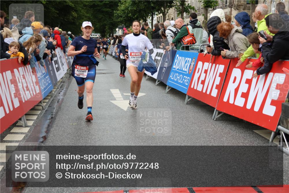 14.06.2026 - REWE Women's Run Strokosch-Dieckow http://msf.ph/oto/9772248 14.06.2026 09:54:40 Ziel 10099, 10299, 10392, 10440, 10704, 10806, 10986, 11368, 11499 meine-sportfotos.de