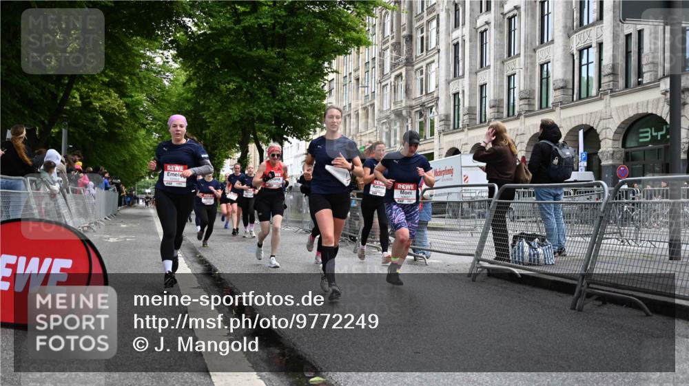 14.06.2026 - REWE Women's Run J. Mangold http://msf.ph/oto/9772249 14.06.2026 10:00:43 Ziel 10162, 10204, 10370, 10393, 10522, 10576, 10613, 10637, 10663, 10805, 11104, 11334, 11440, 11472, 11483 meine-sportfotos.de