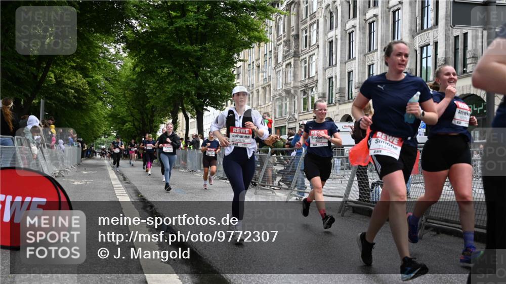14.06.2026 - REWE Women's Run J. Mangold http://msf.ph/oto/9772307 14.06.2026 10:00:48 Ziel 10068, 10204, 10370, 10393, 10522, 10576, 10637, 10663, 11104, 11150, 11265, 11334, 11412, 11440, 11472, 11522 meine-sportfotos.de