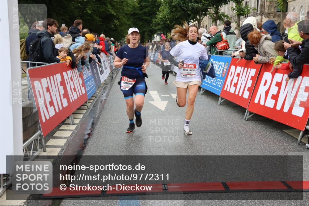 14.06.2026 - REWE Women's Run Strokosch-Dieckow http://msf.ph/oto/9772311 14.06.2026 09:54:41 Ziel 10099, 10392, 10440, 10806, 10986, 11368, 11499 meine-sportfotos.de