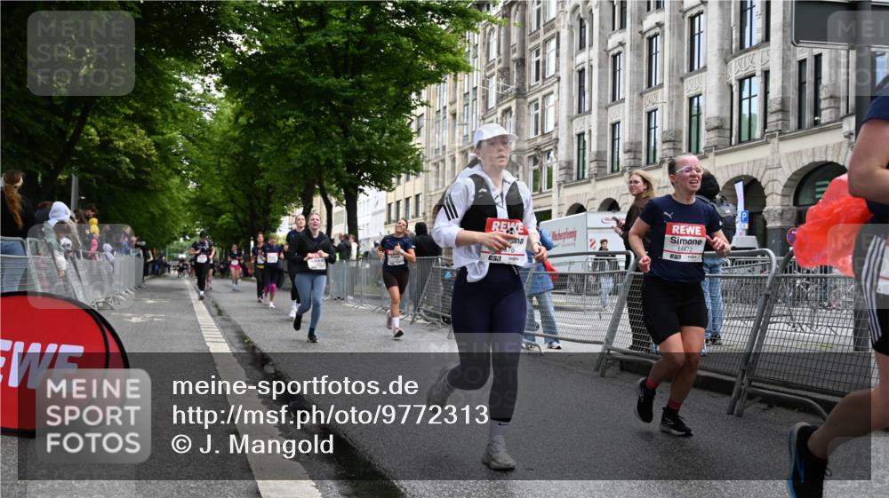 14.06.2026 - REWE Women's Run J. Mangold http://msf.ph/oto/9772313 14.06.2026 10:00:48 Ziel 10068, 10204, 10370, 10393, 10522, 10576, 10637, 10663, 11104, 11150, 11265, 11334, 11412, 11440, 11472, 11522 meine-sportfotos.de
