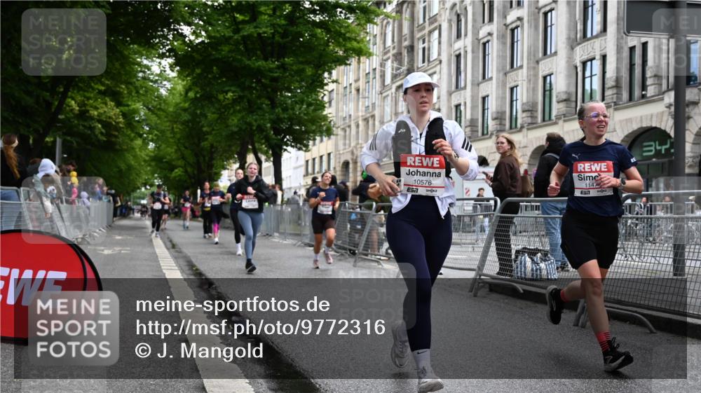 14.06.2026 - REWE Women's Run J. Mangold http://msf.ph/oto/9772316 14.06.2026 10:00:48 Ziel 10068, 10204, 10370, 10393, 10522, 10576, 10637, 10663, 11104, 11150, 11265, 11334, 11412, 11440, 11472, 11522 meine-sportfotos.de