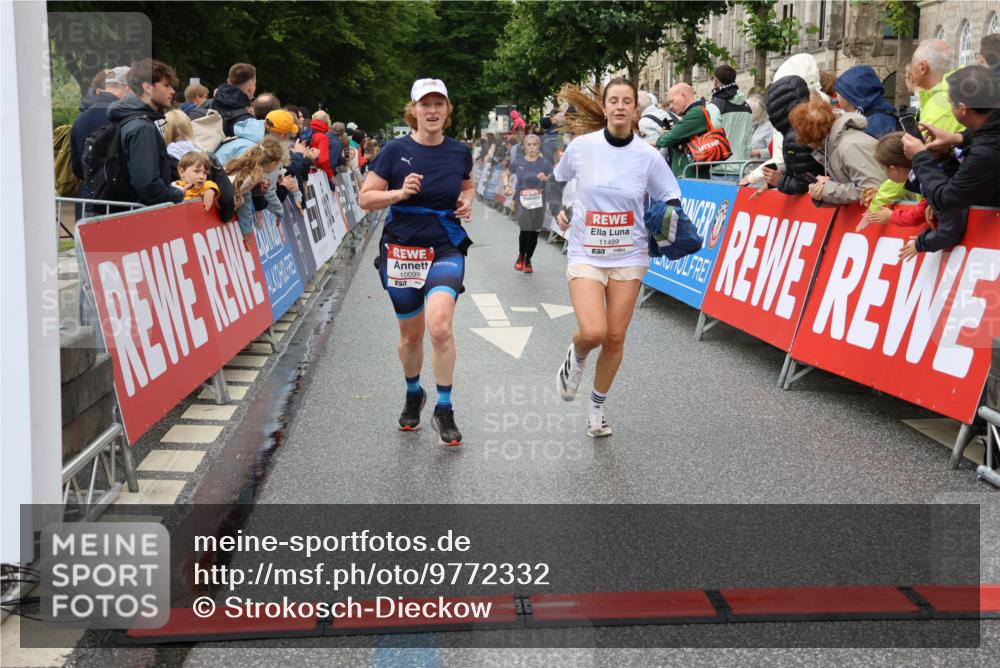 14.06.2026 - REWE Women's Run Strokosch-Dieckow http://msf.ph/oto/9772332 14.06.2026 09:54:41 Ziel 10099, 10392, 10440, 10806, 10986, 11368, 11499 meine-sportfotos.de
