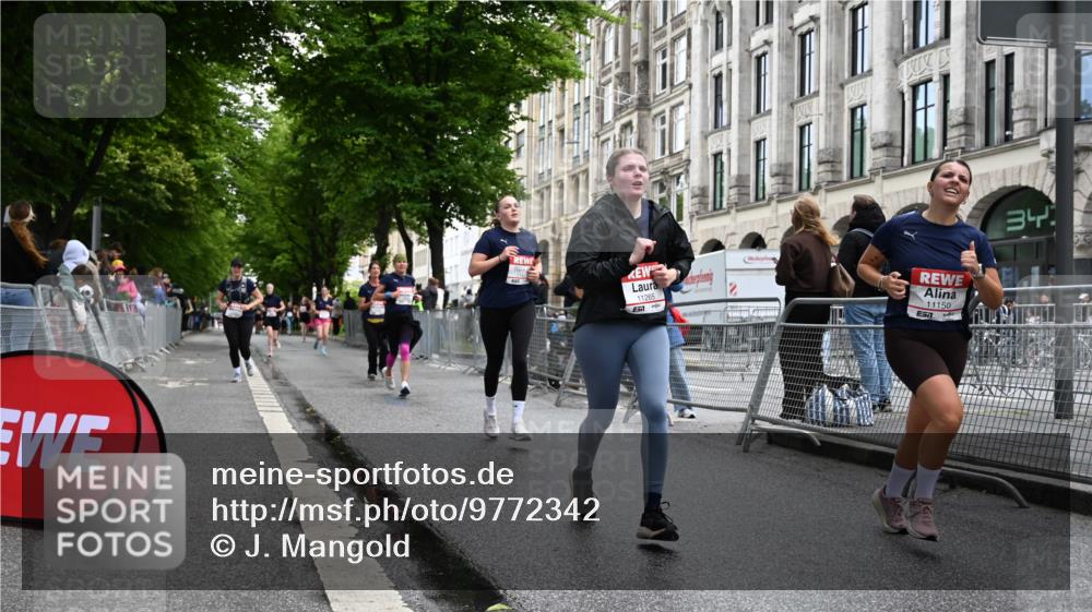 14.06.2026 - REWE Women's Run J. Mangold http://msf.ph/oto/9772342 14.06.2026 10:00:51 Ziel 10068, 10370, 10522, 10576, 11150, 11265, 11308, 11412, 11440, 11472, 11522 meine-sportfotos.de
