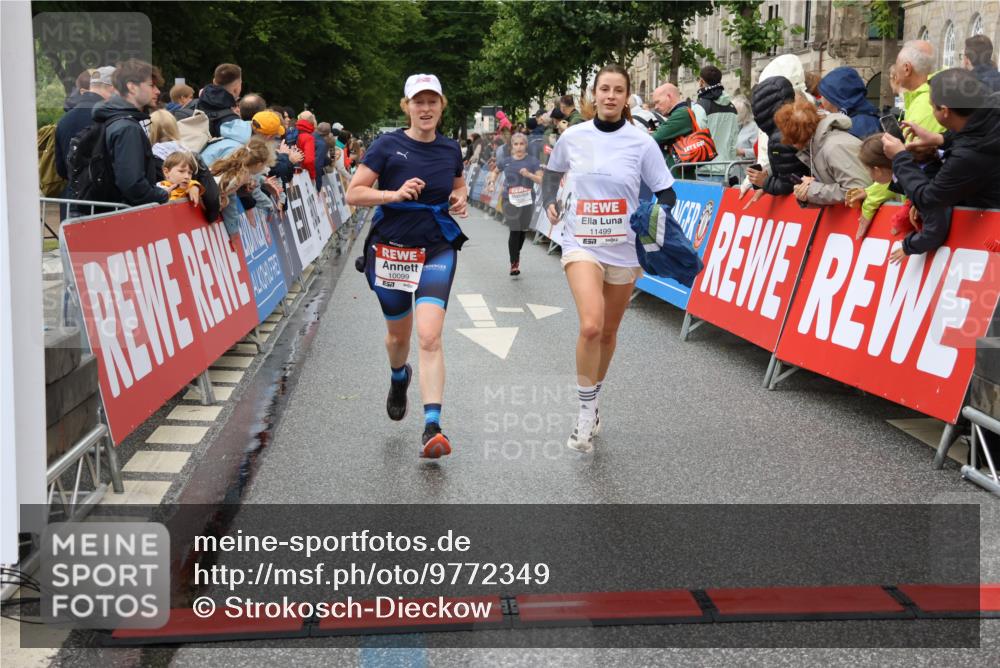14.06.2026 - REWE Women's Run Strokosch-Dieckow http://msf.ph/oto/9772349 14.06.2026 09:54:41 Ziel 10099, 10392, 10440, 10806, 10986, 11368, 11499 meine-sportfotos.de