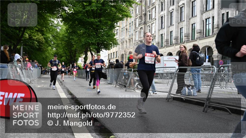 14.06.2026 - REWE Women's Run J. Mangold http://msf.ph/oto/9772352 14.06.2026 10:00:52 Ziel 10068, 10221, 10370, 10576, 11150, 11265, 11308, 11412, 11440, 11472, 11522 meine-sportfotos.de