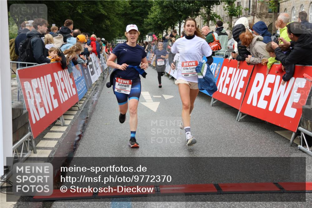 14.06.2026 - REWE Women's Run Strokosch-Dieckow http://msf.ph/oto/9772370 14.06.2026 09:54:41 Ziel 10099, 10392, 10440, 10806, 10986, 11368, 11499 meine-sportfotos.de