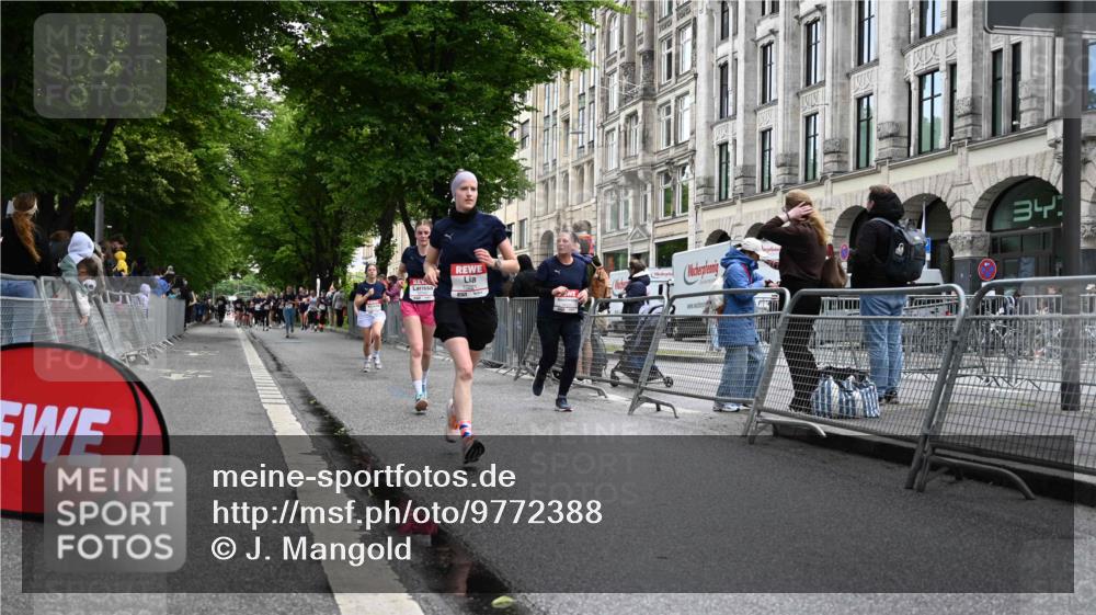 14.06.2026 - REWE Women's Run J. Mangold http://msf.ph/oto/9772388 14.06.2026 10:00:58 Ziel 10068, 10121, 10221, 10792, 10933, 11308, 11375, 11412 meine-sportfotos.de