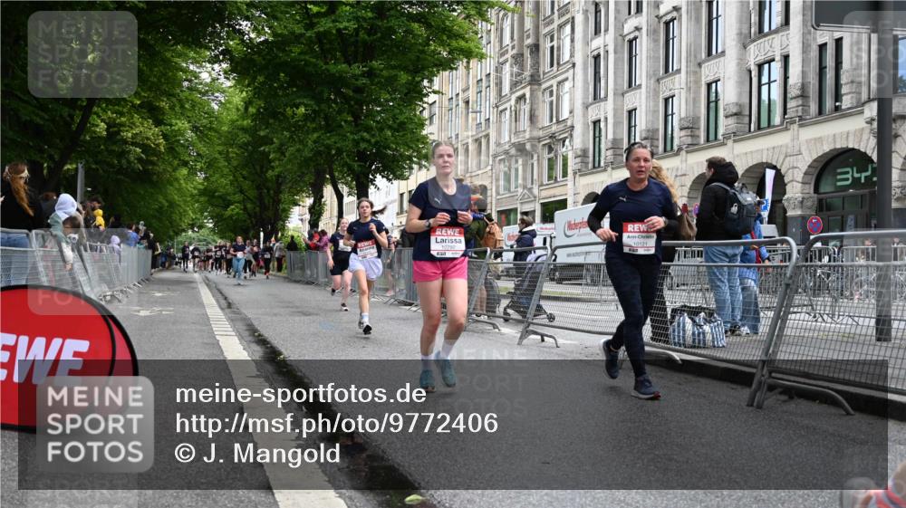 14.06.2026 - REWE Women's Run J. Mangold http://msf.ph/oto/9772406 14.06.2026 10:00:59 Ziel 10121, 10221, 10792, 10933, 11308, 11375 meine-sportfotos.de