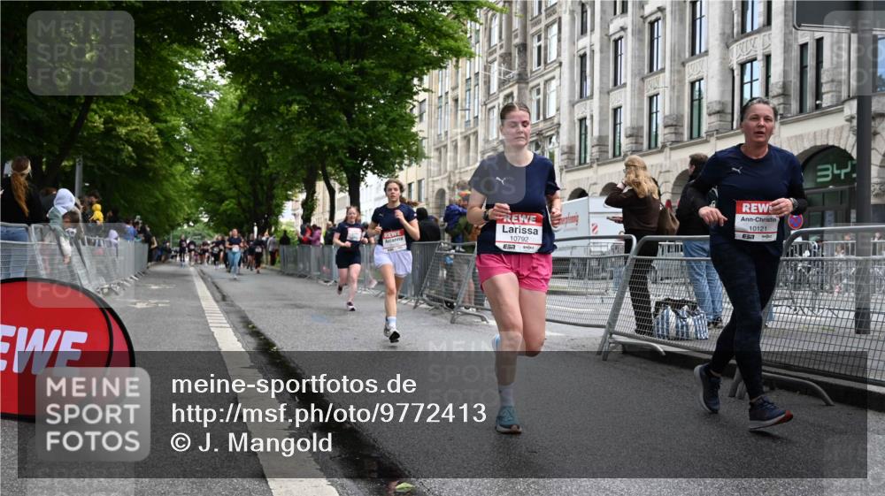 14.06.2026 - REWE Women's Run J. Mangold http://msf.ph/oto/9772413 14.06.2026 10:01:00 Ziel 10121, 10221, 10792, 10933, 11375 meine-sportfotos.de