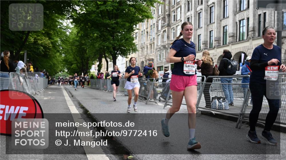 14.06.2026 - REWE Women's Run J. Mangold http://msf.ph/oto/9772416 14.06.2026 10:01:00 Ziel 10121, 10221, 10792, 10933, 11375 meine-sportfotos.de