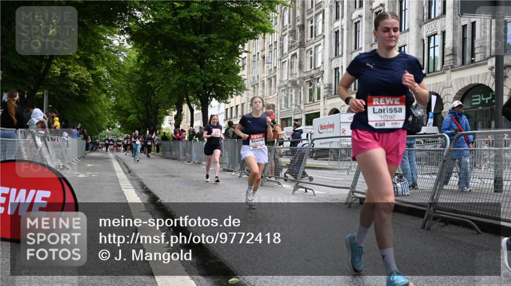 14.06.2026 - REWE Women's Run J. Mangold http://msf.ph/oto/9772418 14.06.2026 10:01:01 Ziel 10121, 10221, 10792, 10933, 11375 meine-sportfotos.de