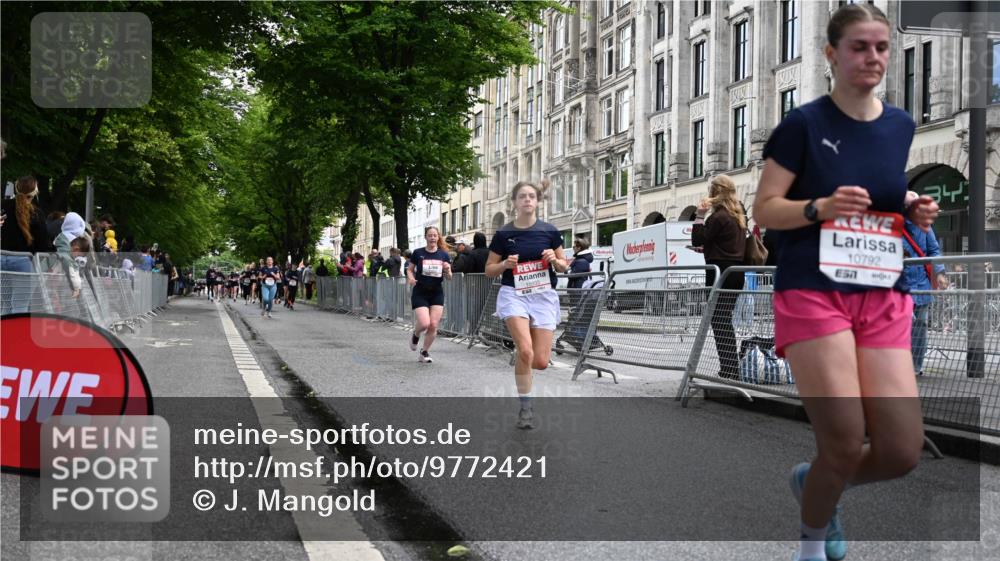 14.06.2026 - REWE Women's Run J. Mangold http://msf.ph/oto/9772421 14.06.2026 10:01:01 Ziel 10121, 10221, 10792, 10933, 11375 meine-sportfotos.de