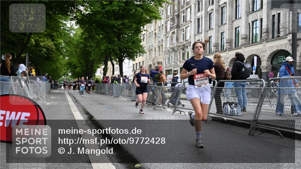 14.06.2026 - REWE Women's Run J. Mangold http://msf.ph/oto/9772428 14.06.2026 10:01:01 Ziel 10121, 10221, 10792, 10933, 11375 meine-sportfotos.de