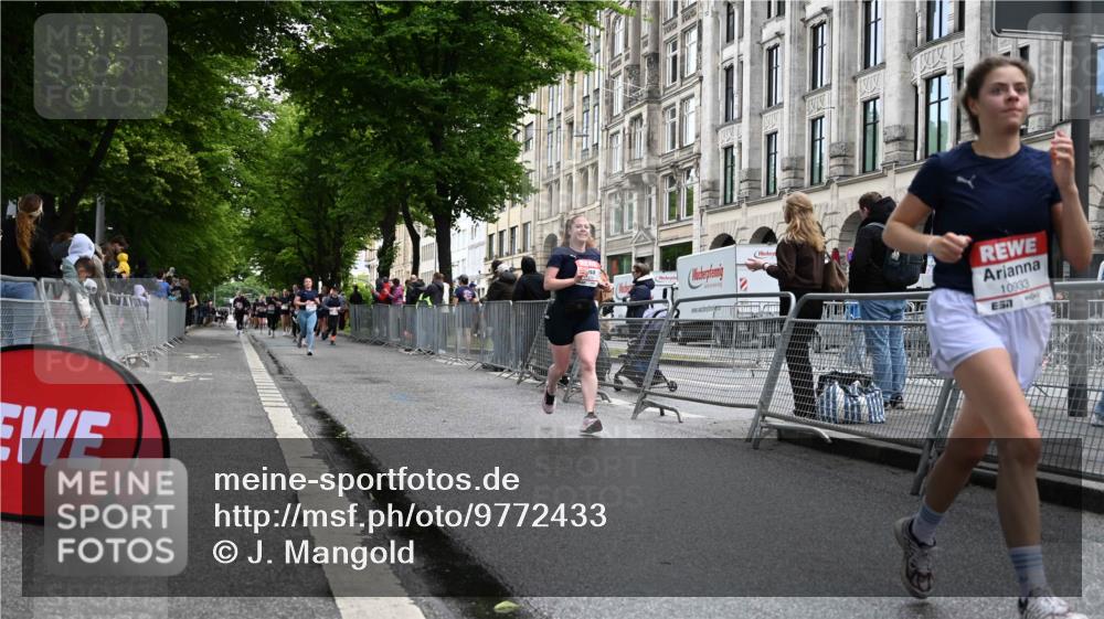 14.06.2026 - REWE Women's Run J. Mangold http://msf.ph/oto/9772433 14.06.2026 10:01:02 Ziel 10121, 10221, 10792, 10933, 11375 meine-sportfotos.de