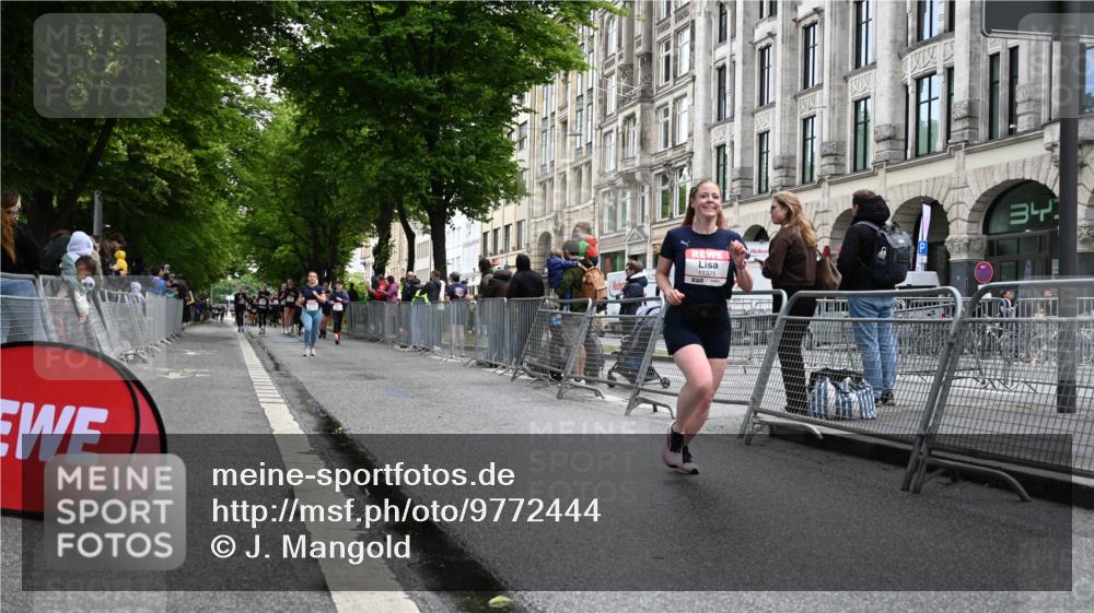 14.06.2026 - REWE Women's Run J. Mangold http://msf.ph/oto/9772444 14.06.2026 10:01:03 Ziel 10121, 10792, 10933, 11319, 11375 meine-sportfotos.de