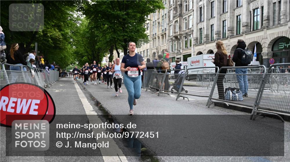 14.06.2026 - REWE Women's Run J. Mangold http://msf.ph/oto/9772451 14.06.2026 10:01:08 Ziel 10369, 10902, 10915, 11196, 11319 meine-sportfotos.de
