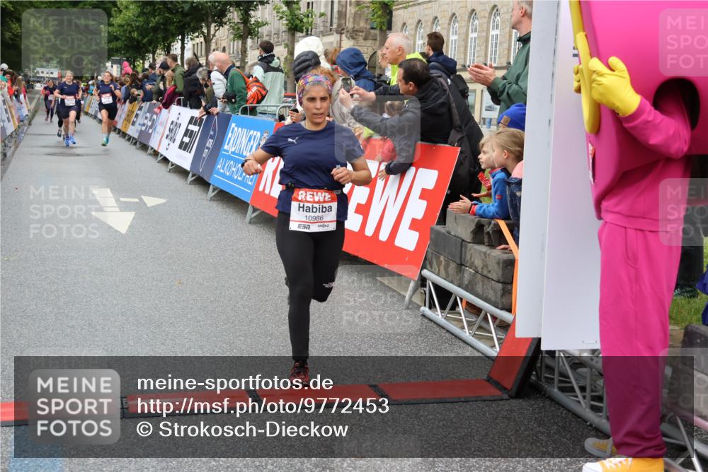 14.06.2026 - REWE Women's Run Strokosch-Dieckow http://msf.ph/oto/9772453 14.06.2026 09:54:44 Ziel 10099, 10392, 10806, 10986, 11179, 11368, 11499 meine-sportfotos.de