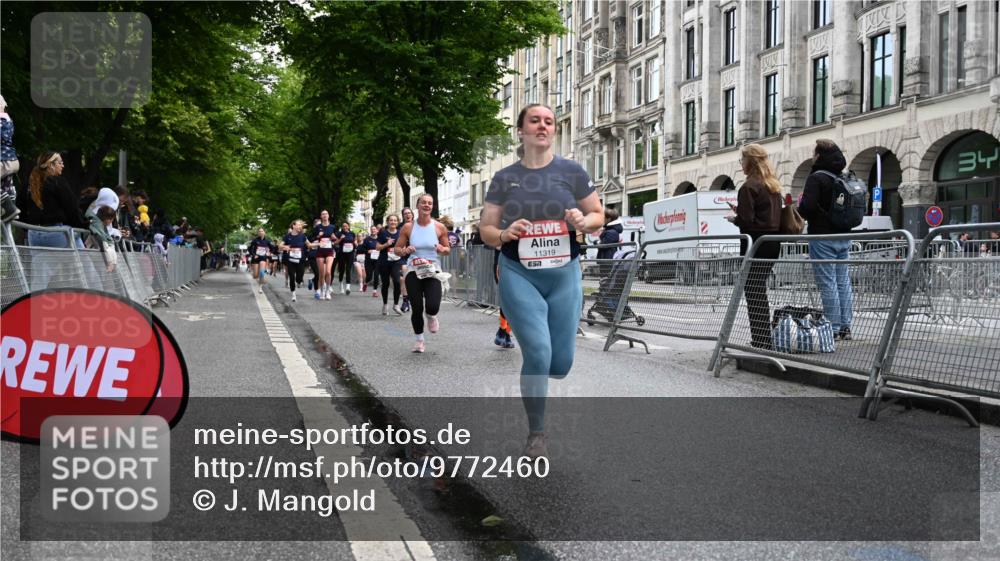 14.06.2026 - REWE Women's Run J. Mangold http://msf.ph/oto/9772460 14.06.2026 10:01:09 Ziel 10077, 10369, 10824, 10828, 10902, 10915, 11018, 11196, 11319 meine-sportfotos.de