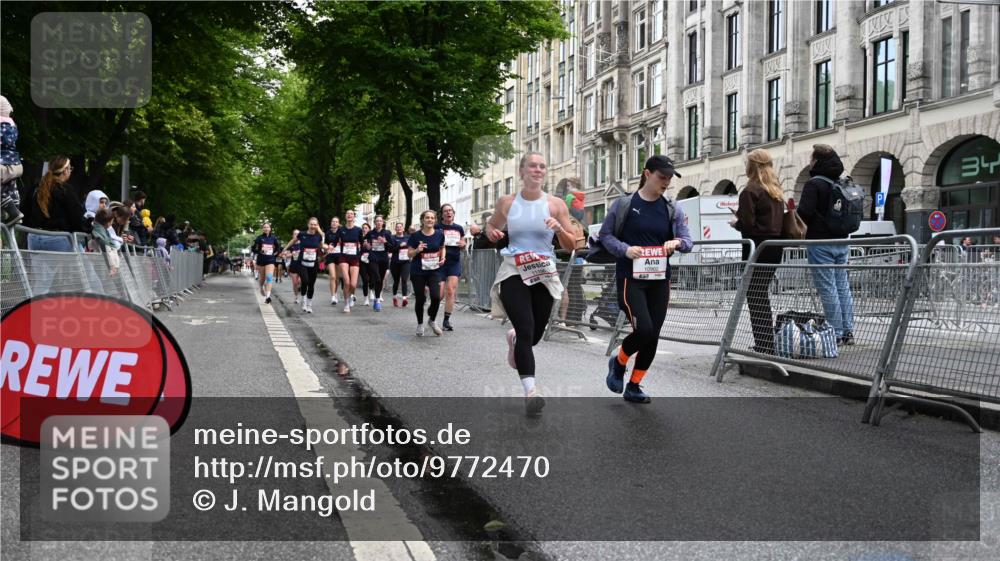 14.06.2026 - REWE Women's Run J. Mangold http://msf.ph/oto/9772470 14.06.2026 10:01:10 Ziel 10077, 10369, 10824, 10828, 10902, 10915, 10966, 11018, 11196, 11319 meine-sportfotos.de