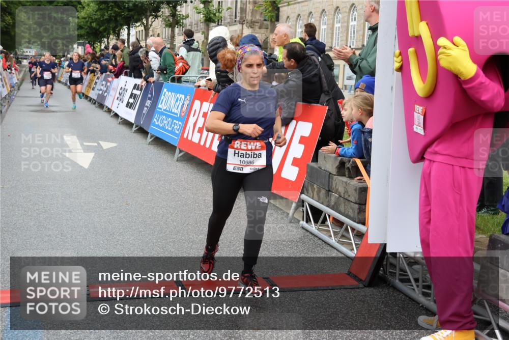14.06.2026 - REWE Women's Run Strokosch-Dieckow http://msf.ph/oto/9772513 14.06.2026 09:54:44 Ziel 10099, 10392, 10806, 10986, 11179, 11368, 11499 meine-sportfotos.de