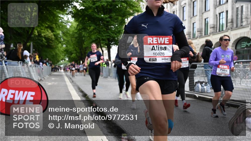 14.06.2026 - REWE Women's Run J. Mangold http://msf.ph/oto/9772531 14.06.2026 10:01:16 Ziel 10077, 10307, 10315, 10369, 10482, 10812, 10824, 10828, 10915, 10966, 11018, 11044, 11045, 11206, 11361 meine-sportfotos.de