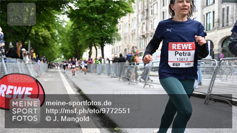 14.06.2026 - REWE Women's Run J. Mangold http://msf.ph/oto/9772551 14.06.2026 10:01:18 Ziel 10077, 10307, 10315, 10482, 10812, 10824, 10828, 10915, 10966, 11018, 11044, 11045, 11206, 11361 meine-sportfotos.de