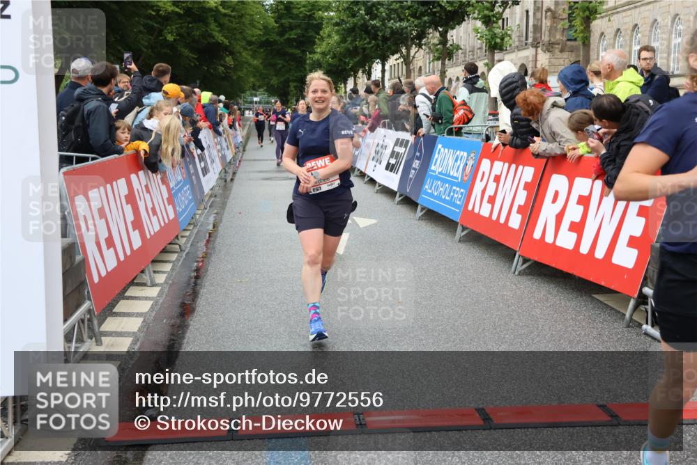 14.06.2026 - REWE Women's Run Strokosch-Dieckow http://msf.ph/oto/9772556 14.06.2026 09:54:49 Ziel 10066, 10099, 10290, 10986, 11179, 11407, 11499 meine-sportfotos.de