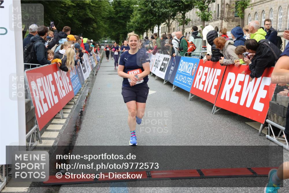 14.06.2026 - REWE Women's Run Strokosch-Dieckow http://msf.ph/oto/9772573 14.06.2026 09:54:49 Ziel 10066, 10099, 10290, 10986, 11179, 11407, 11499 meine-sportfotos.de