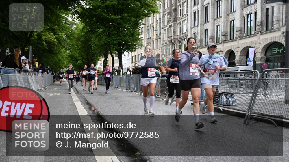 14.06.2026 - REWE Women's Run J. Mangold http://msf.ph/oto/9772585 14.06.2026 10:01:27 Ziel 10165, 10320, 10453, 10495, 10521, 10831, 11013, 11075, 11078, 11285 meine-sportfotos.de