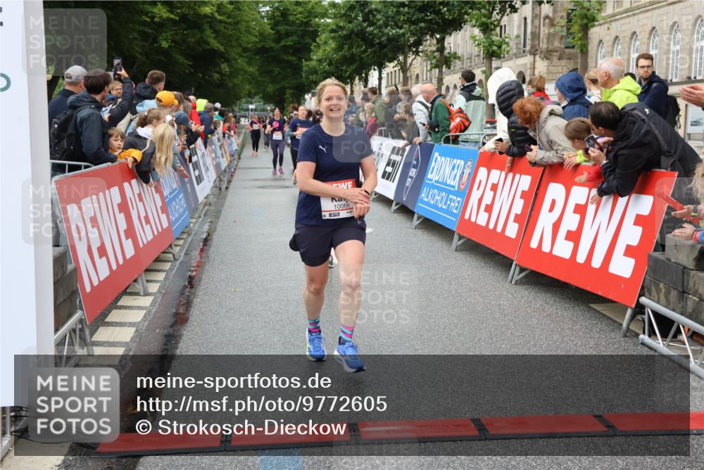 14.06.2026 - REWE Women's Run Strokosch-Dieckow http://msf.ph/oto/9772605 14.06.2026 09:54:49 Ziel 10066, 10099, 10290, 10986, 11179, 11407, 11499 meine-sportfotos.de