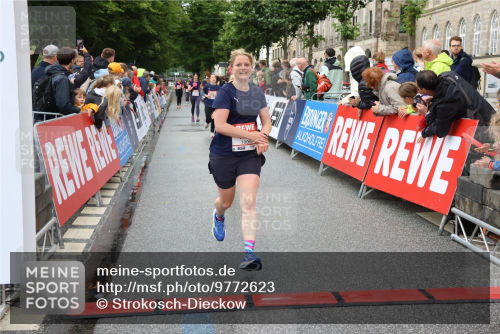 14.06.2026 - REWE Women's Run Strokosch-Dieckow http://msf.ph/oto/9772623 14.06.2026 09:54:49 Ziel 10066, 10099, 10290, 10986, 11179, 11407, 11499 meine-sportfotos.de