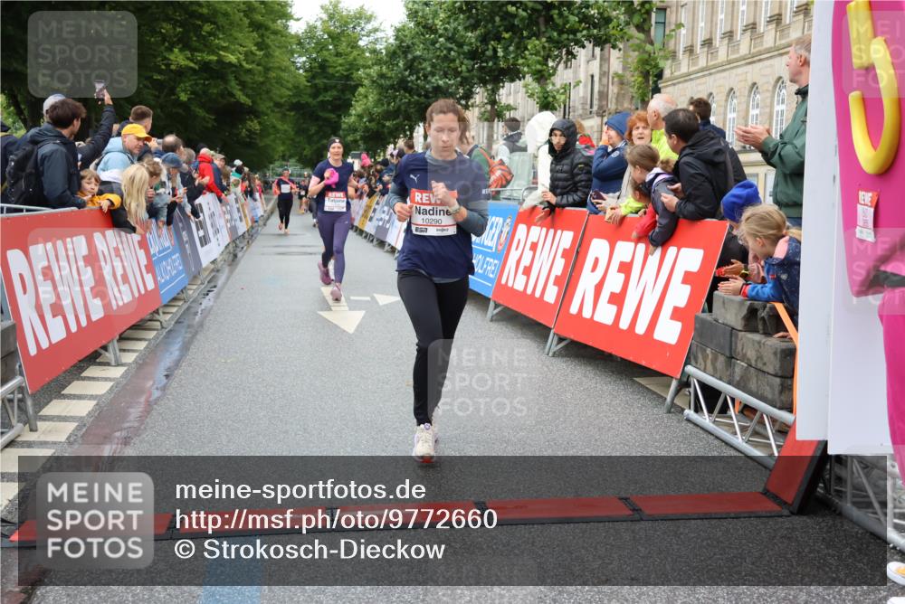 14.06.2026 - REWE Women's Run Strokosch-Dieckow http://msf.ph/oto/9772660 14.06.2026 09:54:53 Ziel 10066, 10290, 11167, 11179, 11407, 11438 meine-sportfotos.de