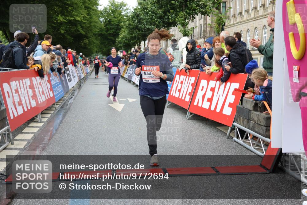14.06.2026 - REWE Women's Run Strokosch-Dieckow http://msf.ph/oto/9772694 14.06.2026 09:54:53 Ziel 10066, 10290, 11167, 11179, 11407, 11438 meine-sportfotos.de
