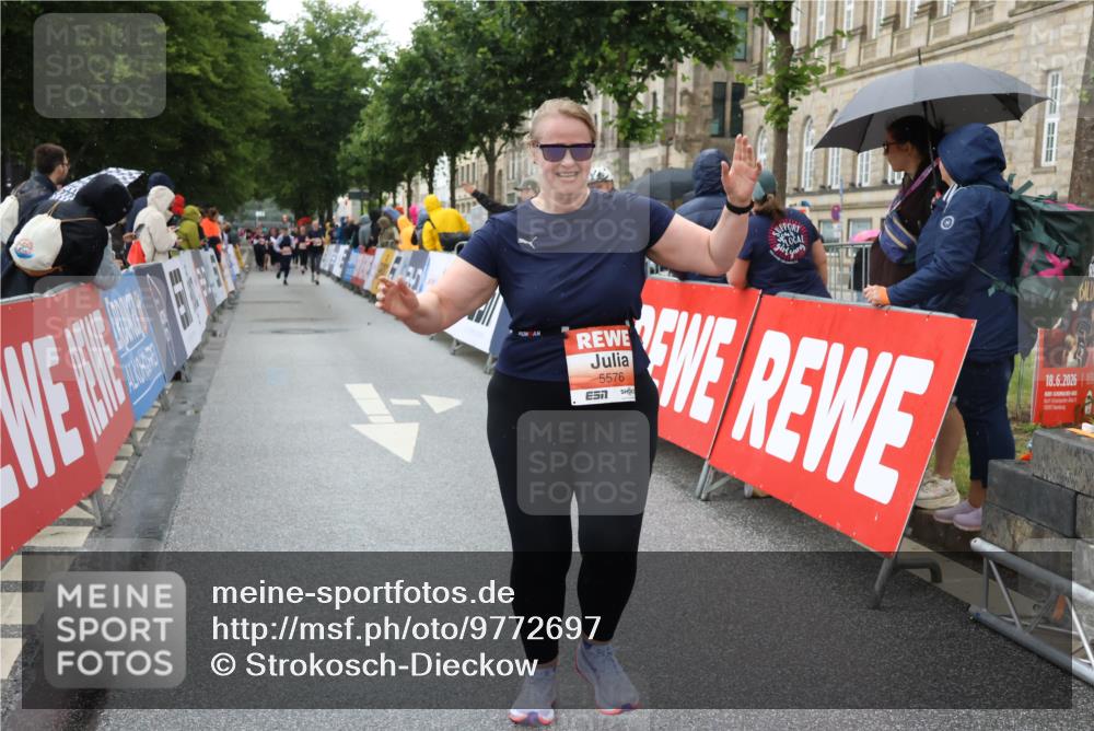 14.06.2026 - REWE Women's Run Strokosch-Dieckow http://msf.ph/oto/9772697 14.06.2026 11:09:40 Ziel 5406, 5549, 5576, 5761, 5762, 5854, 5981, 5987 meine-sportfotos.de